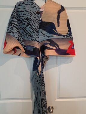 Women’s Pleated Patterned Dress in Multi-Colors